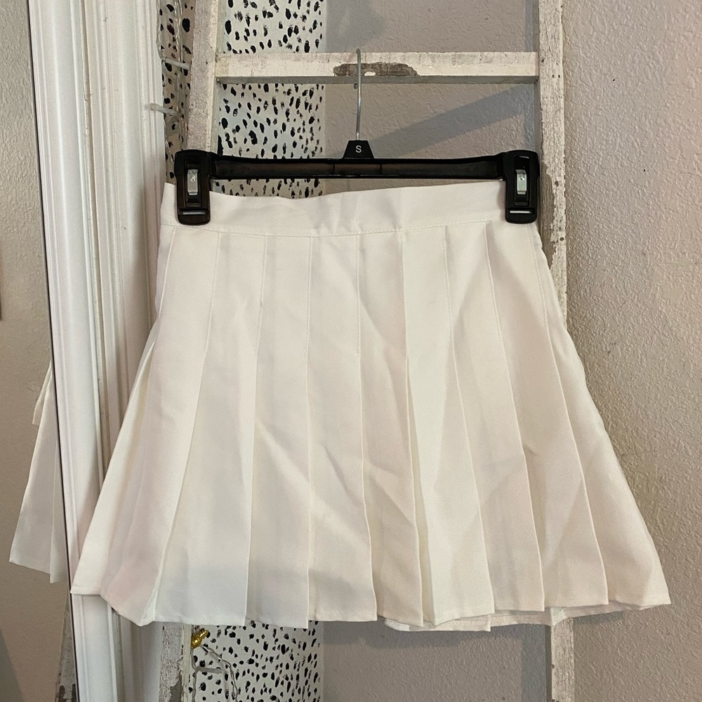 Basic White Tennis Skirt- SIZE SMALL